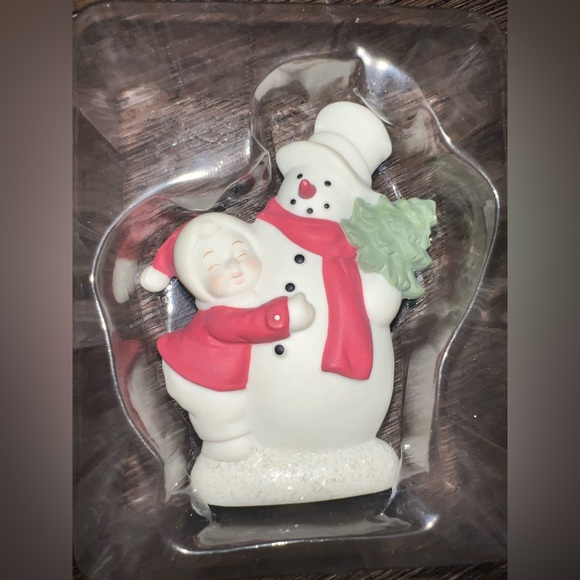 DEPT 56 Simple Traditions Holly Lane Village Collection "Holiday Hugs Ornament" - Picture 2 of 7
